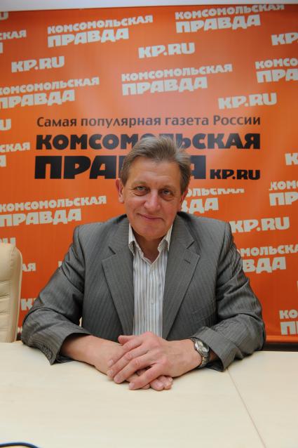 ИД `Комсомольская правда`. Начальник Управления
визовой и регистрационной работы ФМС России, генерал ФМС Александр Аксенов.