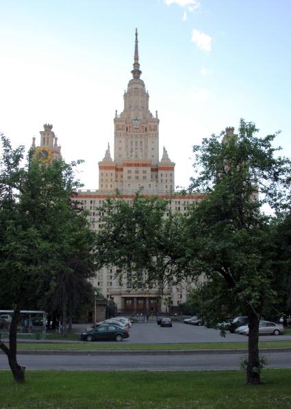 Московский государственный университет имени М. В. Ломоносова (МГУ).