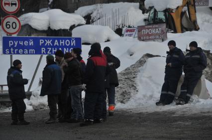 Сочи. `Красная Поляна`. На снимке: рабочие.