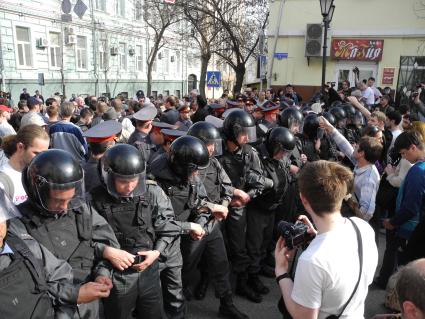 Голодовка в Астрахани, организованная бывшим кандидатом в мэры г. Астрахань Олегом Шеиным и группой его сторонников против результатов выборов мэра Астрахани и по их заявлениям сфальсифицированных. На снимке: участники акции в воддержку Олега Шеина.