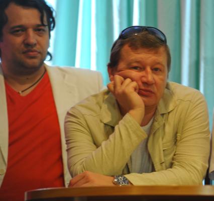 Кинофестиваль `Зверолашъ`. На снимке: режиссер, актер Олег Фомин (справа).