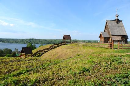 Плес.  Церковь Воскресения (деревянная) из села Билюково, 1700 года, памятник архитектуры федерального значения