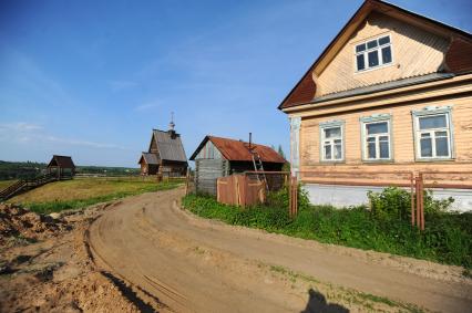 Плес. Жилой дом у церкви Воскресения (деревянная) из села Билюково, 1700 года.