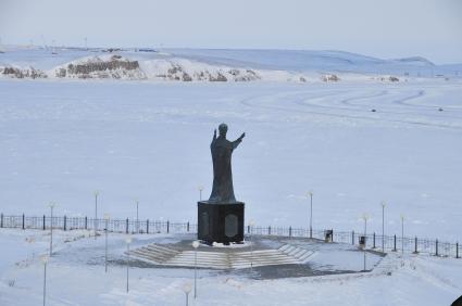 Виды Анадыря. На снимке: самый большой в мире памятник Святителю Николаю Чудотворцу