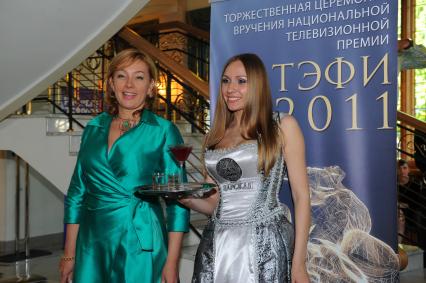 Награждение победителей конкурса `ТЭФИ-2011` в номинациях категории `Профессия`. На снимке: телеведущая Арина Шарапова перед церемонией награждения.