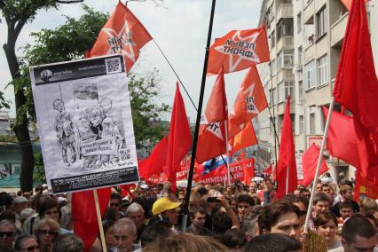 Акция оппозиции `Марш миллионов`.  На снимке: участники акции во время шествия от Пушкинской площади до проспекта Сахарова.