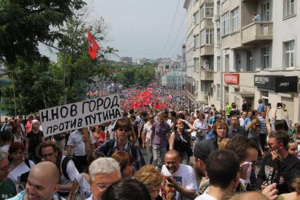 Акция оппозиции `Марш миллионов`. На снимке: участники акции во время шествия от Пушкинской площади до проспекта Сахарова.