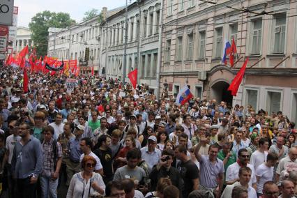 Акция оппозиции `Марш миллионов`.  На снимке: участники акции во время шествия от Пушкинской площади до проспекта Сахарова.