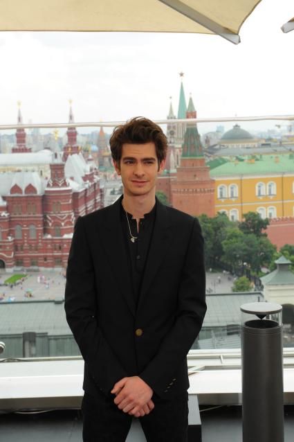 Отель Ritz-Carlton. Фотоколл перед пресс-конференцией, посвященной фильму `Новый Человек-Паук`. На снимке: актер Эндрю Гарфилд.