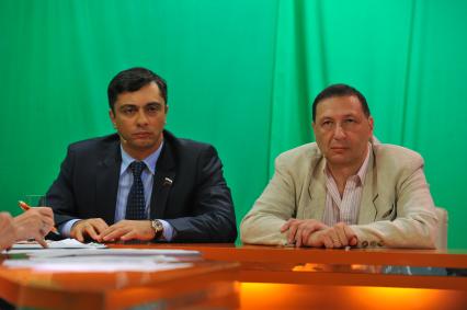 ИД `Комсомольская правда`. Депутат Государственной Думы Гутенев Владимир и политолог, директор Института глобализации и социальных движений Кагарлицкий Борис.