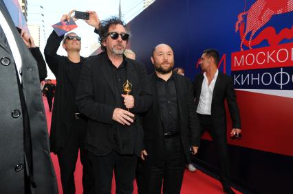 34-ый Московский международный кинофестиваль (ММКФ). На снимке: кинорежиссеры Тим Бертон и Тимур Бекмамбетов.
