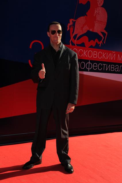 34-ый Московский международный кинофестиваль (ММКФ). На снимке: актер Александр Невский.