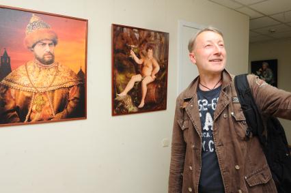 Студия фотохудожника Екатерины Рождественской. На снимке: корреспондент отдела культуры и светской хроники ИД `Комсомольская правда` Александр Мешков.