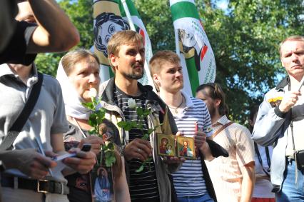 Гоголевский бульвар. Молитвенное стояние в защиту православия и нравственности, против гомосексуализма, абортов, осквернения святынь и богохульства. На снимке: участники митинга.