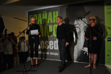 Мультимедиа Арт Музей. Открытие фотовыставки Брайана Адамса `EXPOSED`. На снимке: директор Мультимедиа Арт Музея Ольга Свиблова и музыкант Брайан Адамс.