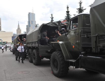 Акция оппозиции `Марш миллионов`. На снимке: сотрудники правоохранительных органов на Болотной площади.