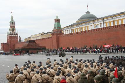 Красная площадь. Торжественное шествие, посвященное 67-й годовщине парада 7 ноября 1941 года.