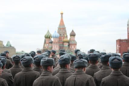 Красная площадь. Торжественное шествие, посвященное 67-й годовщине парада 7 ноября 1941 года.