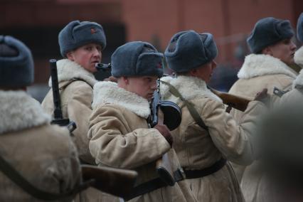 Красная площадь. Торжественное шествие, посвященное 67-й годовщине парада 7 ноября 1941 года.