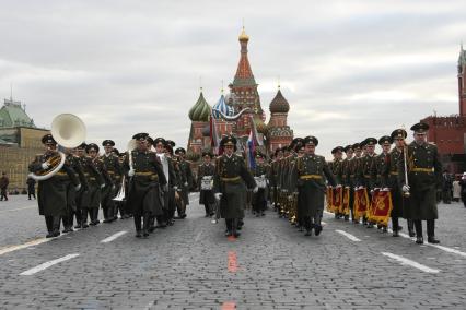 Красная площадь. Торжественное шествие, посвященное 67-й годовщине парада 7 ноября 1941 года.