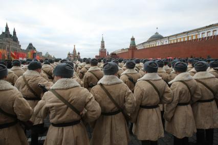 Красная площадь. Торжественное шествие, посвященное 67-й годовщине парада 7 ноября 1941 года.