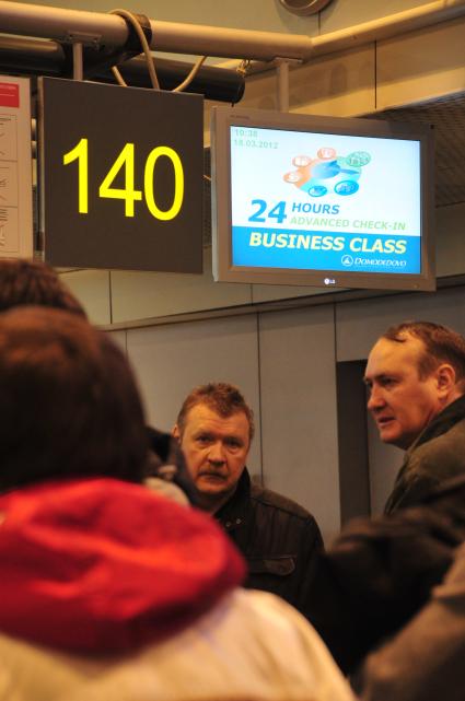 Стойки регистрации в аэропорту `Домодедово`.