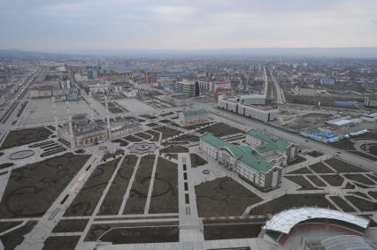 Виды Грозного. Панорама на город с одной из башен торгово-развлекательного центра `Грозный-Сити`.