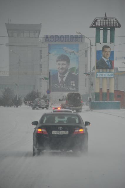 Виды Грозного. На снимке: въезд на территорию аэропорта.