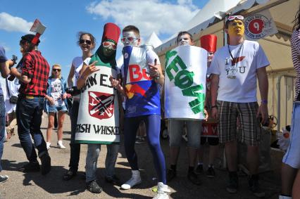 Велодорога в Крылатском . Гонки на тарантасах `Red Bull Soapbox Race`. На снимке: участники соревнования.