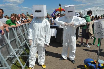 Велодорога в Крылатском . Гонки на тарантасах `Red Bull Soapbox Race`. На снимке: участники соревнования.