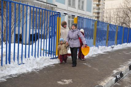 Детский сад   1500 Комбинированного вида. На детской площадке  неудачно скатившись в горки, погибла трехлетняя девочка.