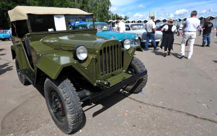 Фестиваль коллекционных автомобилей `Ретро-Фест` в Сокольниках. На снимке:  ретро автомобиль.