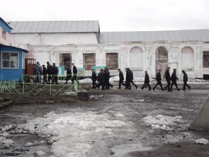 Фото к материалу о побеге осужденного Алексея Шестакова из 17-ой вологодской колонии на вертолете 22 марта 2012 года. На снимке: колония 17 в поселке Шексна.