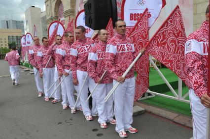 Открытие экипировочного центра по выдаче олимпийской формы для членов сборной России на играх Олимпиады 2012 года в Лондоне.