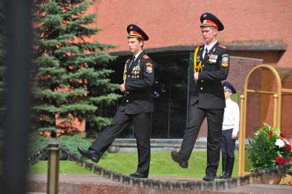 Александрвский сад. На снимке: почетный караул.