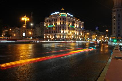 Вечерняя Москва.  На снимке: ул. Тверская, 7 здание `Центральный телеграф`.