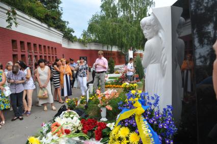 Новодевичье кладбище. Открытие памятника на могиле актрисы Людмилы Гурченко.