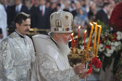 Храм Христа Спасителя. На снимке: патриарх Московский и Всея Руси, предстоятель Русской православной церкви Кирилл во время праздничного пасхального богослужения.