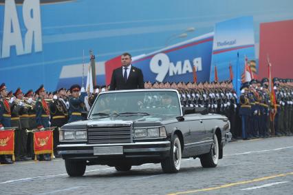 Парад на Красной площади, посвященный 67-й годовщине Победы в Великой Отечественной войне. На снимке: министр обороны РФ Анатолий Сердюков.