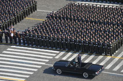 Генеральная репетиция Парада Победы на Красной площади. На снимке: министр обороны РФ Анатолий Сердюков.