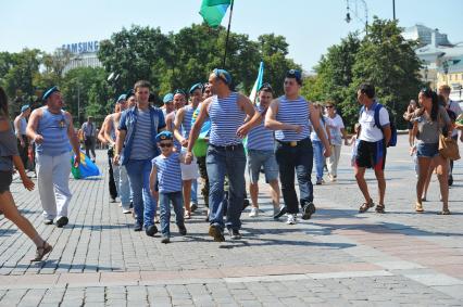 День военно-десантных войск. На снимке: ВДВшники на Манежной площади.