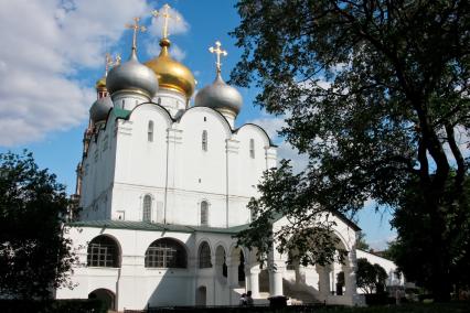 Новодевичий монастырь. На снимке: Смоленский собор.