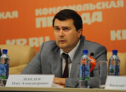 ИД `Комсомольская правда`. Телемост, посвященный старту экологической акции `Поможем природе вместе`. На снимке: член комитета Государственной Думы по природным ресурсам, природопользованию и экологии Олег Лебедев.
