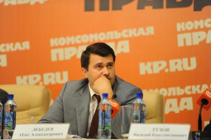 ИД `Комсомольская правда`. Телемост, посвященный старту экологической акции `Поможем природе вместе`. На снимке: член комитета Государственной Думы по природным ресурсам, природопользованию и экологии Олег Лебедев.