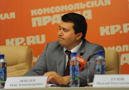 ИД `Комсомольская правда`. Телемост, посвященный старту экологической акции `Поможем природе вместе`. На снимке: член комитета Государственной Думы по природным ресурсам, природопользованию и экологии Олег Лебедев.