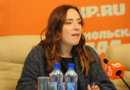 ИД `Комсомольская правда`. Телемост, посвященный старту экологической акции `Поможем природе вместе`. На снимке: куратор проекта телеведущая Тутта Ларсен.
