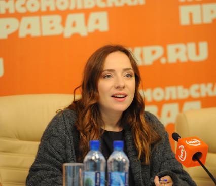 ИД `Комсомольская правда`. Телемост, посвященный старту экологической акции `Поможем природе вместе`. На снимке: куратор проекта телеведущая Тутта Ларсен.