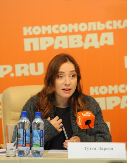 ИД `Комсомольская правда`. Телемост, посвященный старту экологической акции `Поможем природе вместе`. На снимке: куратор проекта телеведущая Тутта Ларсен.