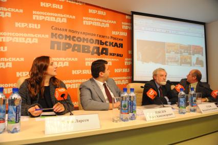 ИД `Комсомольская правда`. Телемост, посвященный старту экологической акции `Поможем природе вместе`. На снимке: телеведущая Тутта Ларсен, член комитета Государственной Думы по природным ресурсам, природопользованию и экологии Олег Лебедев, заместитель директора `Российского центра защиты леса` Василий Тузов и декан факультета лесного хозяйства МГУ, профессор Владимир Липаткин (слева направо) .