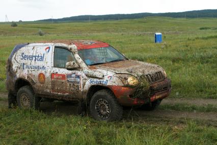 Ралли `Шелковый путь`, на снимке: команда `4 RALLY`, на автомобиле Toyota Land Cruiser KDJ120, номер 152, пилот Вадим Савельев.